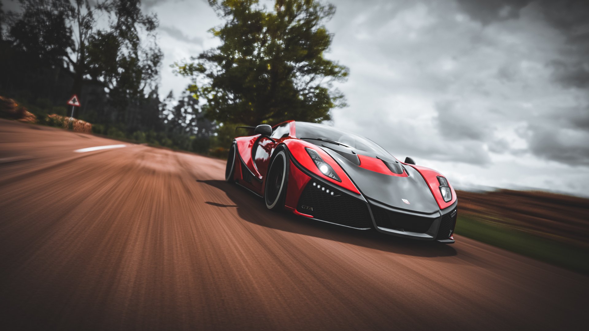 女子篮球加强传球视野训练提升组织效率，女生行进传球技巧