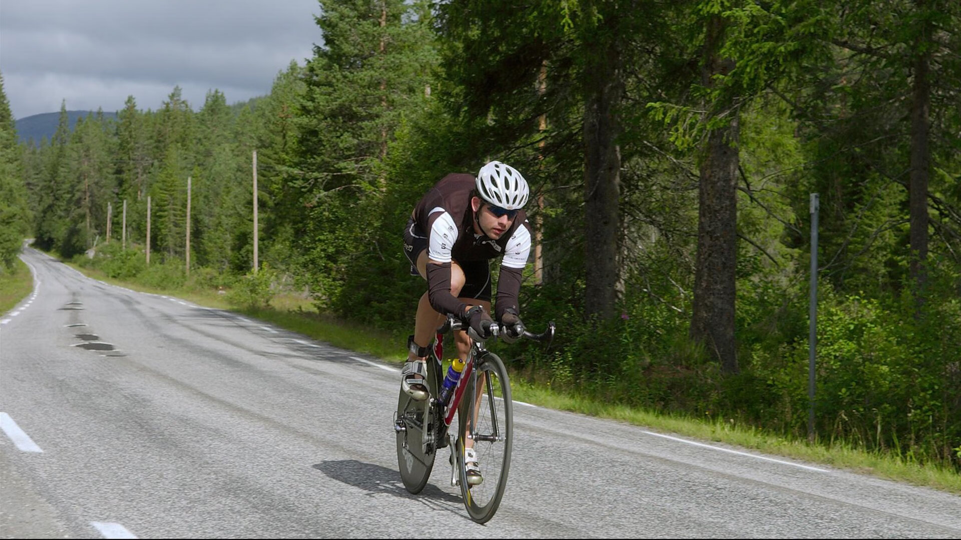 “德甲多队血战到底，冠军争夺日趋激烈”，德甲一共打几轮